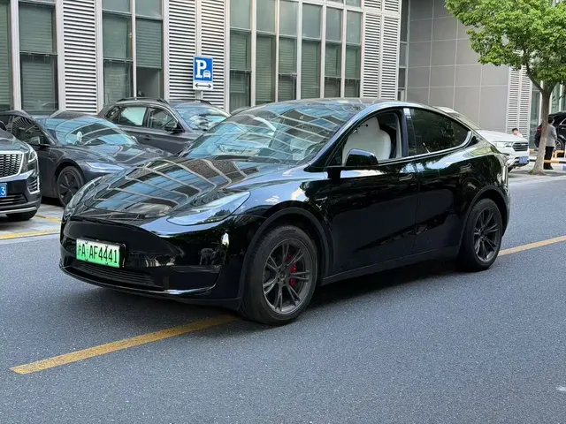 Tesla Model Y 2023 Long Range All-Wheel Drive Edition