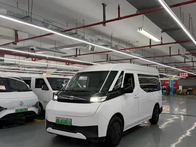 Yuan Cheng Farizon Super VAN 2024 Smart Wealth Edition Short Wheelbase Medium Roof 68kWh