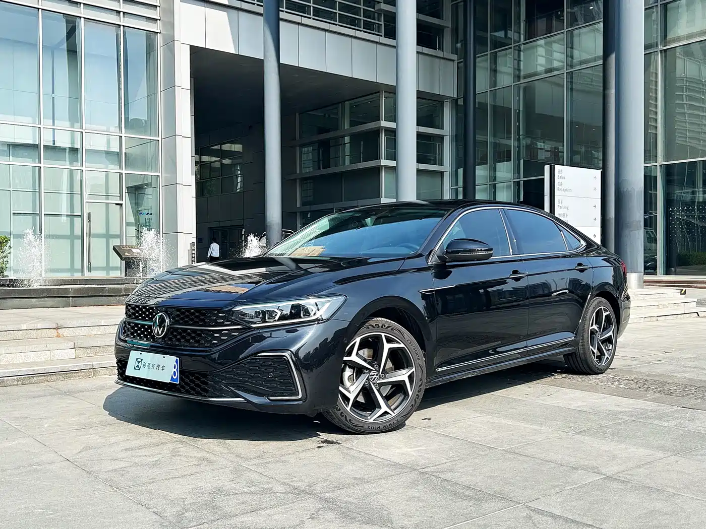 Volkswagen Passat 2023 Facelift 330TSI Starlight Luxury Edition