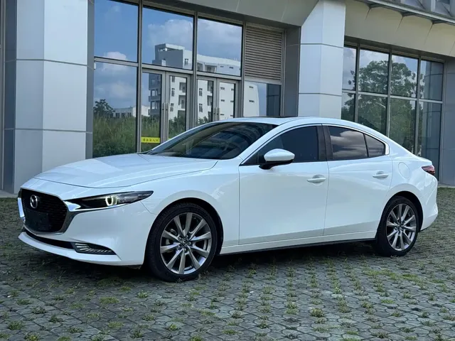 Mazda 3 Axela 2021 2.0L Automatic Quality Glamour