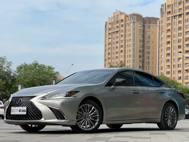 Lexus ES 2021 300h Luxury Edition