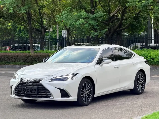 Lexus ES 2025 300h Ultimate Edition