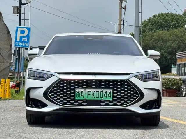 BYD Han 2023 DM-i Champion Edition 121KM Prestige
