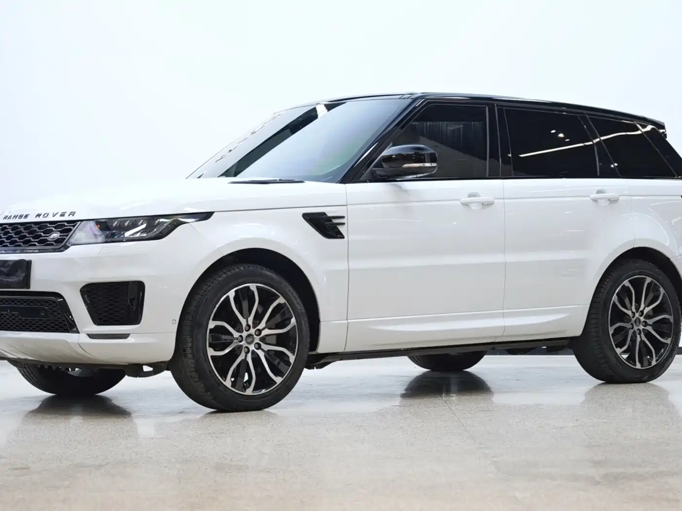 Land Rover Range Rover Sport 2022 3.0 L6 Gloss Black Edition