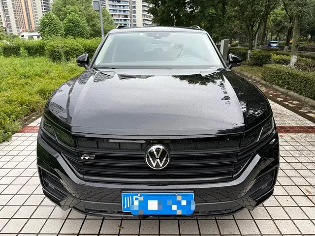 Volkswagen Touareg 2021 3.0TSI Sharp Edition with Gloss Black Sports Package