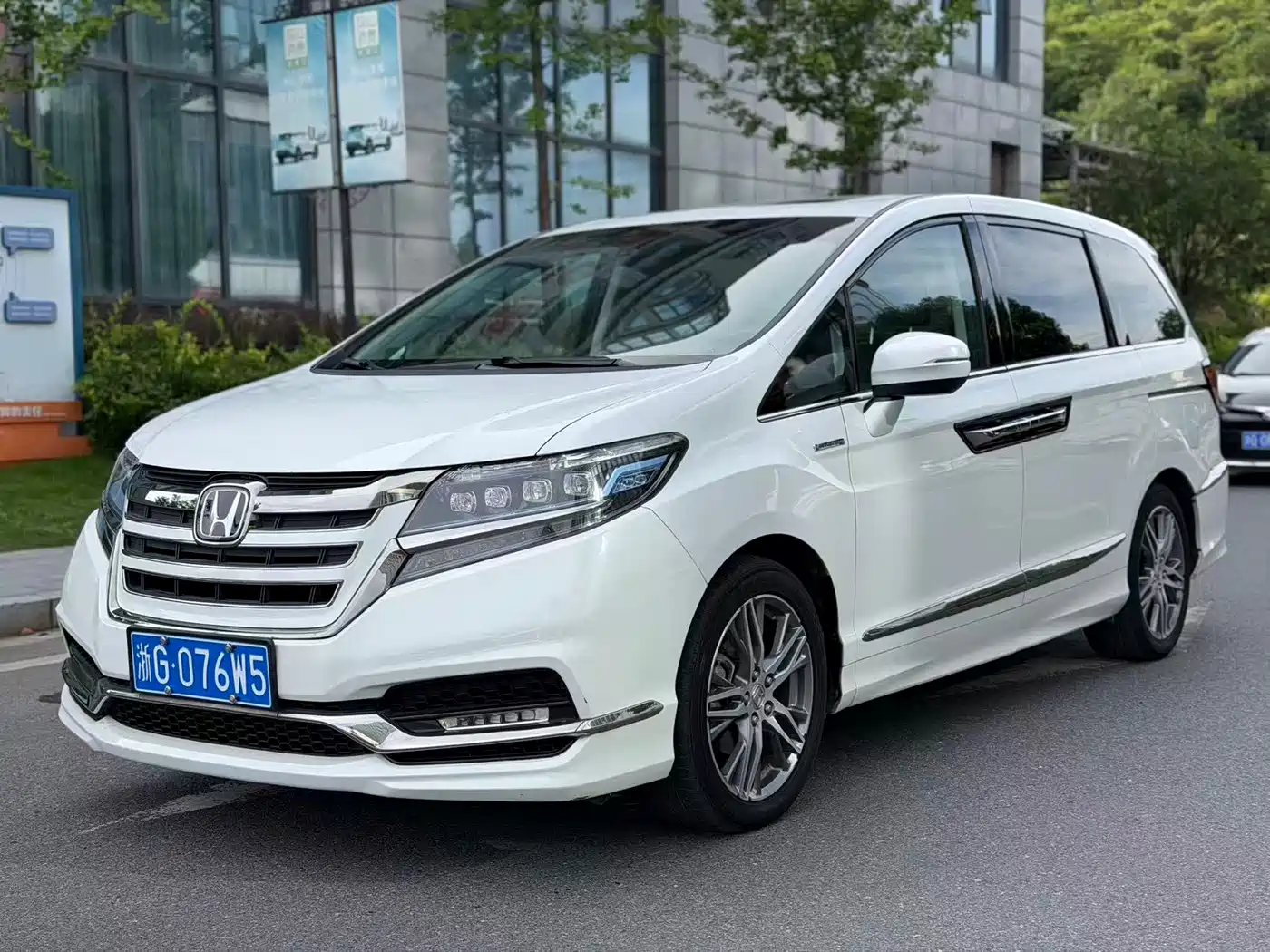 Honda Elysion 2019 2.0L Hybrid Luxury Edition