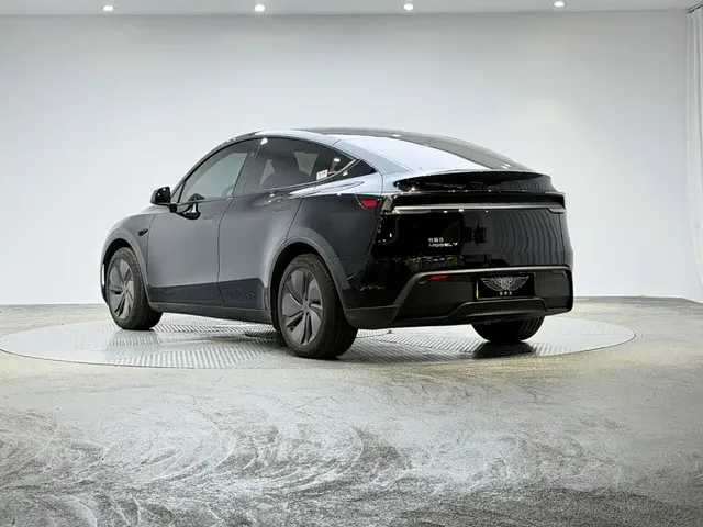 Tesla Model Y 2026 Rear-Wheel Drive