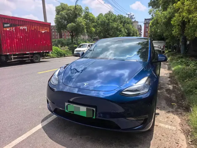 Tesla Model Y 2023 Long Range All-Wheel Drive Edition