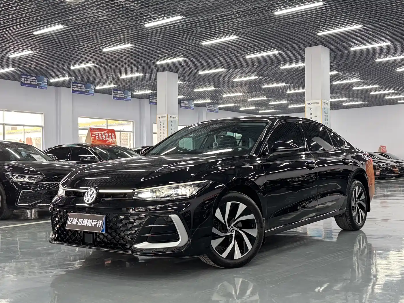 Volkswagen Passat 2025 Outstanding 380TSI Starlight Dragon Glory Edition