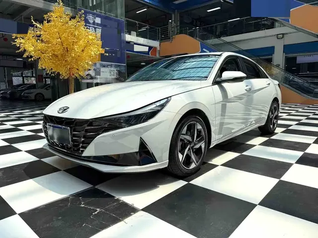 Hyundai Elantra 2022 1.5L CVT LUX Premium Edition