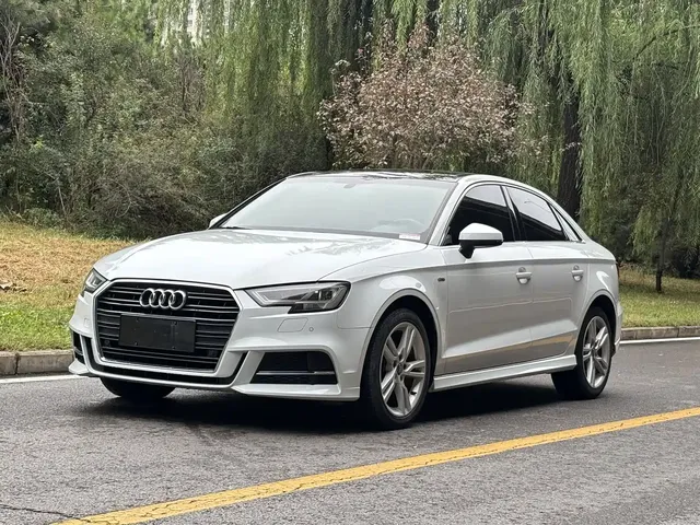 Audi A3 2018 30th Anniversary Limousine 35 TFSI Fashion
