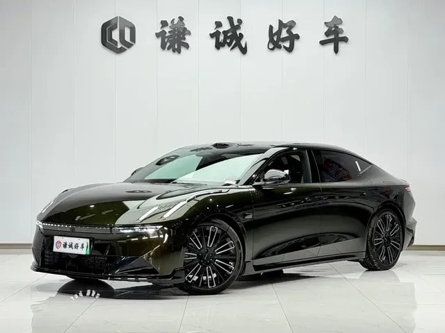Lynk & Co 10 EM-P 2025 240 AWD Ultra Sport Edition