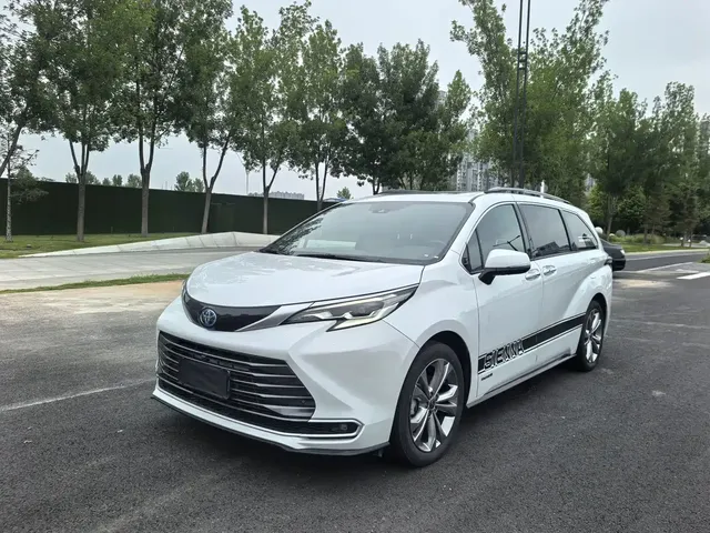 Toyota Sienna 2023 2.5L Hybrid Premium Edition