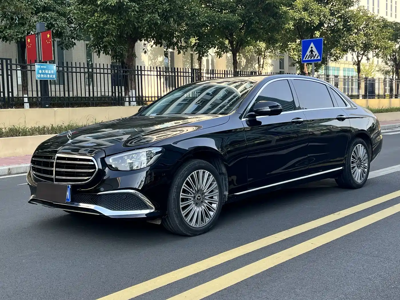 Mercedes-Benz E-Class 2022 E 300 L Fashion