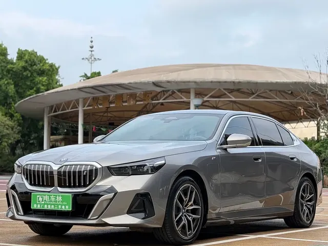 BMW i5 2024 eDrive 35L M Sport Package