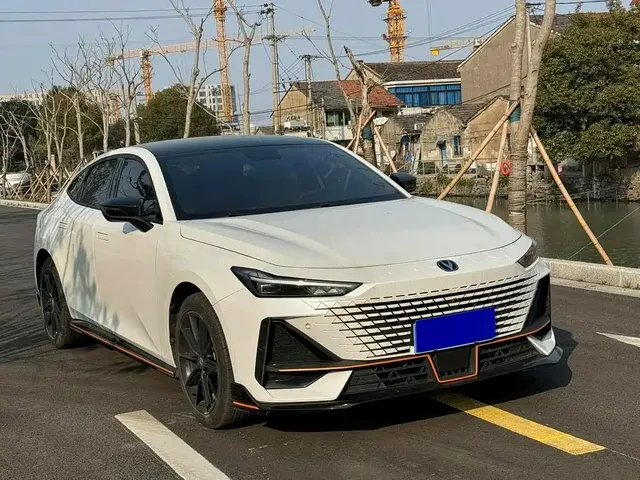Changan UNI-V 2022 1.5T Sport Edition