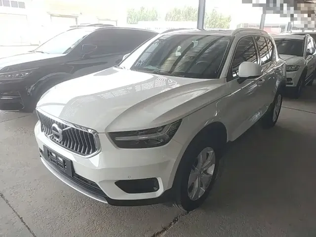 Volvo XC40 2021 Model T4 AWD Smart Drive Fashion Edition