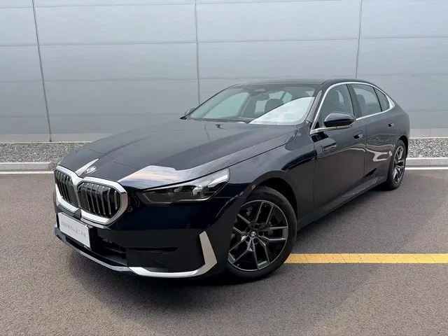 BMW 5 Series 2025 530Li Leading Luxury Package