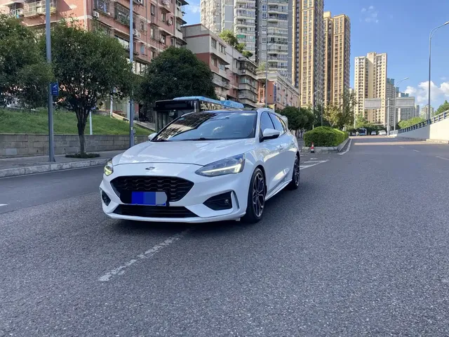 Ford Focus 2020 Sedan EcoBoost 180 Automatic ST Line