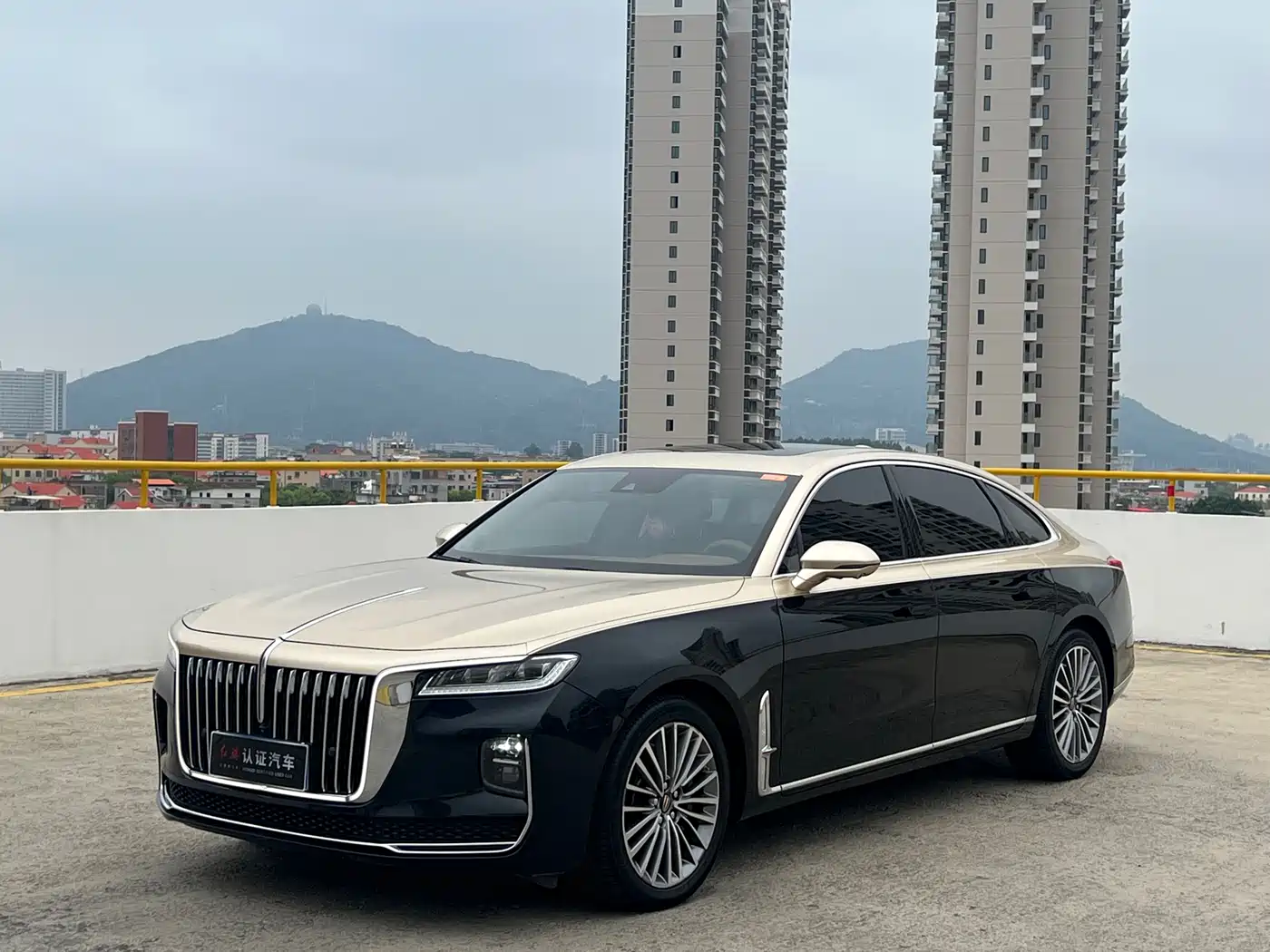 Hongqi H9 2022 2.0T Smart Connect Flag Enjoy Edition