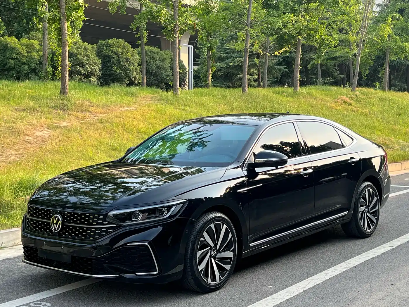 Volkswagen Passat 2022 330TSI Starlight Luxury Edition