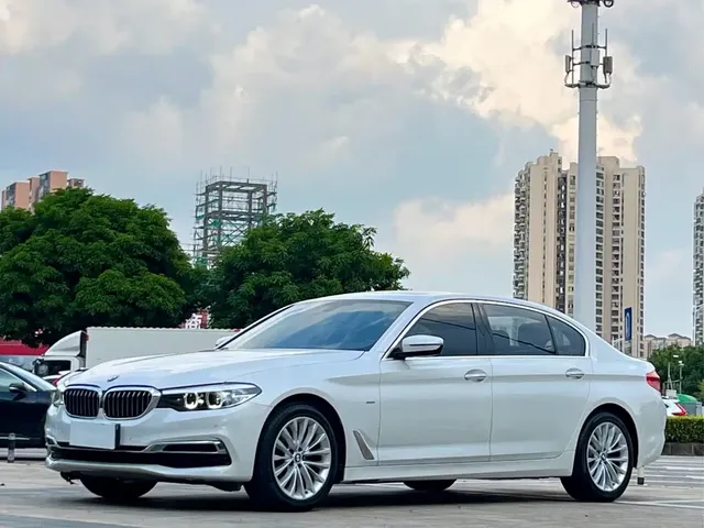 BMW 5 Series 2018 525Li Luxury Package