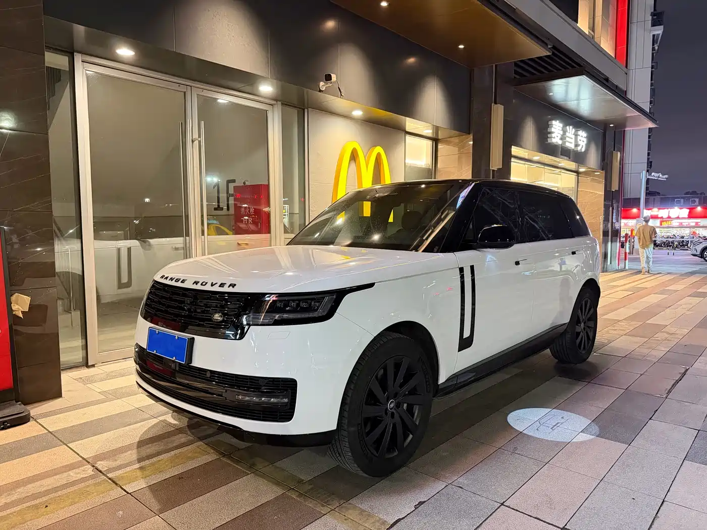 Land Rover Range Rover 2024 3.0 L6 400PS Golden Age Extended 7-Seater