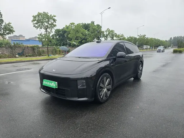 Li Auto i6 2025 4WD Base Model