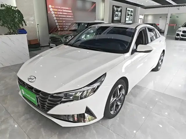 Hyundai Elantra 2022 1.5L CVT LUX Premium Edition