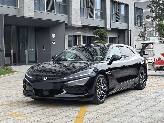 Denza Z9GT 2026 Model Flash Charge Honor Edition