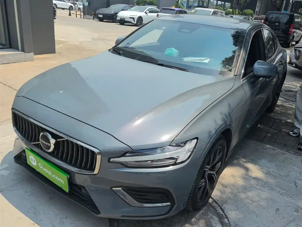 Volvo S60 2023 B4 Smart Comfort Luxury Edition