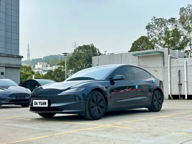 Tesla Model 3 2025 Model Year Facelift Rear-Wheel Drive