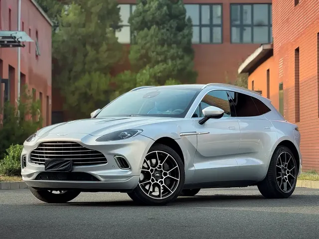 Aston Martin DBX 2020 4.0T V8