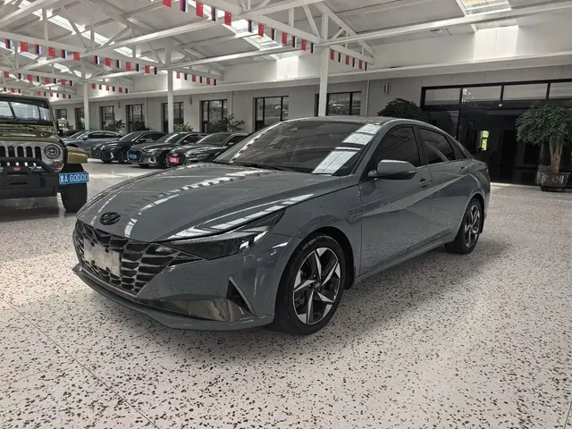 Hyundai Elantra 2022 1.5L CVT LUX Premium Edition