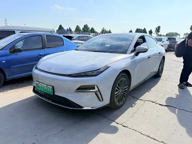 Geely Galaxy Xingyao 8 2025 130km EM-i Premium Edition