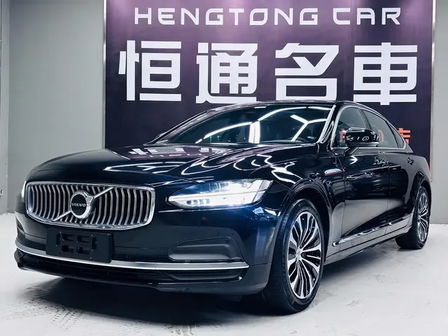 Volvo S90 2024 B5 Momentum Luxury Edition