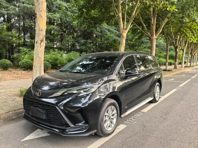 Toyota Granvia 2024 2.5L Hybrid Comfort