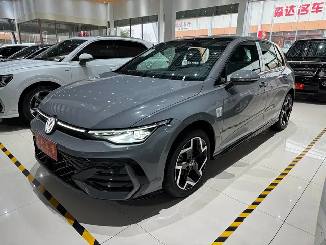 Volkswagen Golf 2025 300TSI R-Line