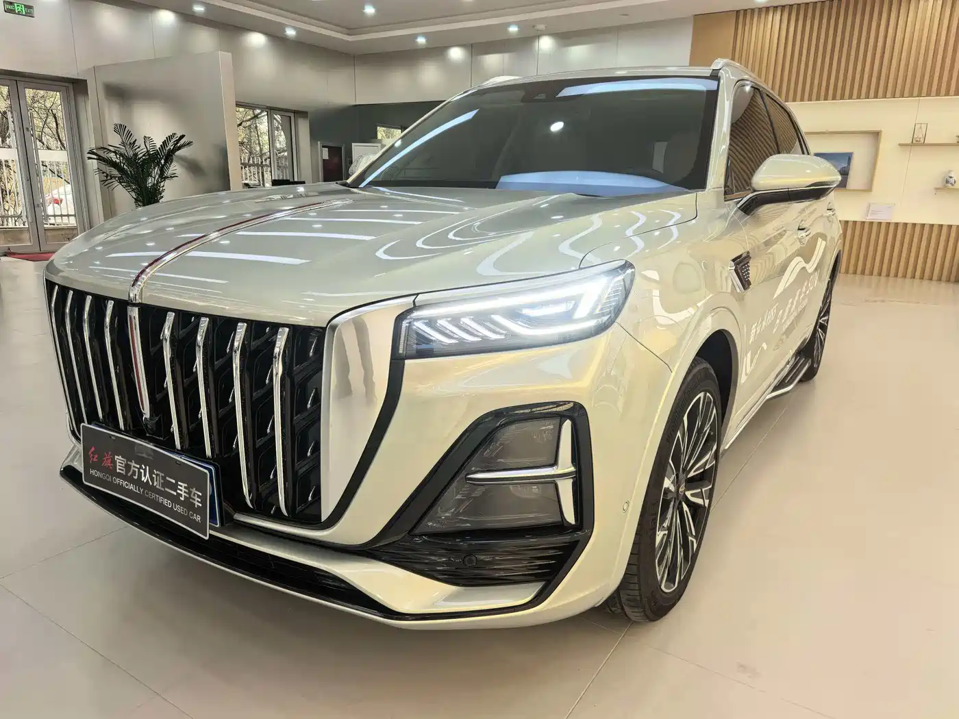 Hongqi HS5 2023 2.0T 4WD Flag Leader Pro