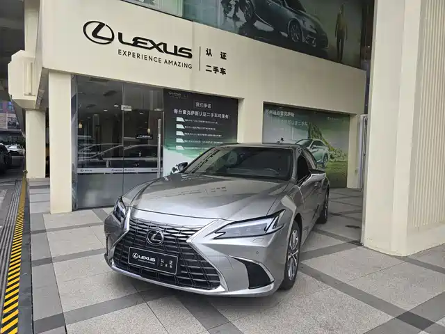 Lexus ES 2025 300h Ultimate Edition