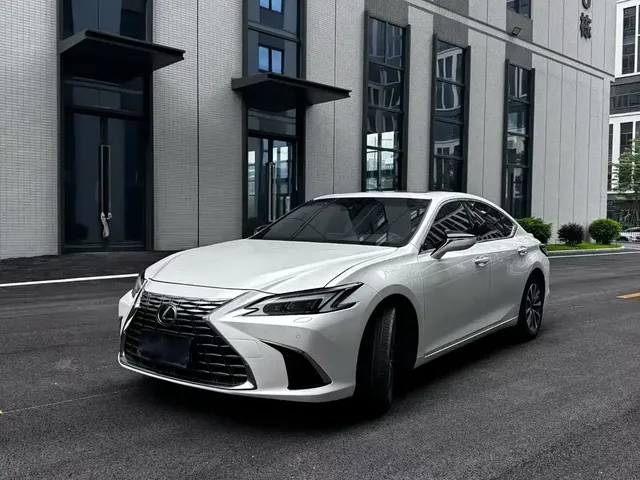 Lexus ES 2025 300h Ultimate Edition