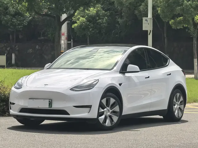 Tesla Model Y 2023 Long Range All-Wheel Drive Edition