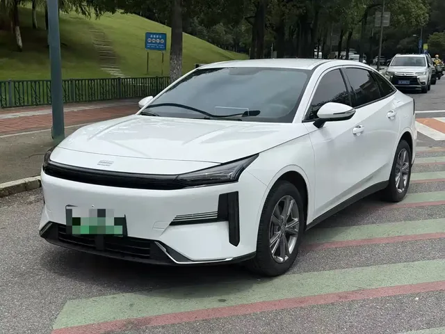 Geely Galaxy L6 2025 EM-i 140km Voyage Edition