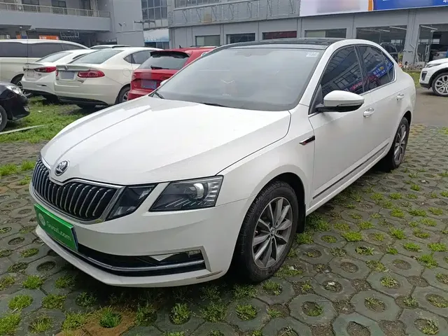 Škoda Octavia 2020 TSI230 DSG Smart Luxury Edition