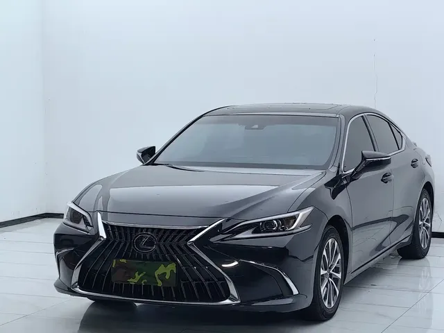 Lexus ES 2022 300h Excellence Edition