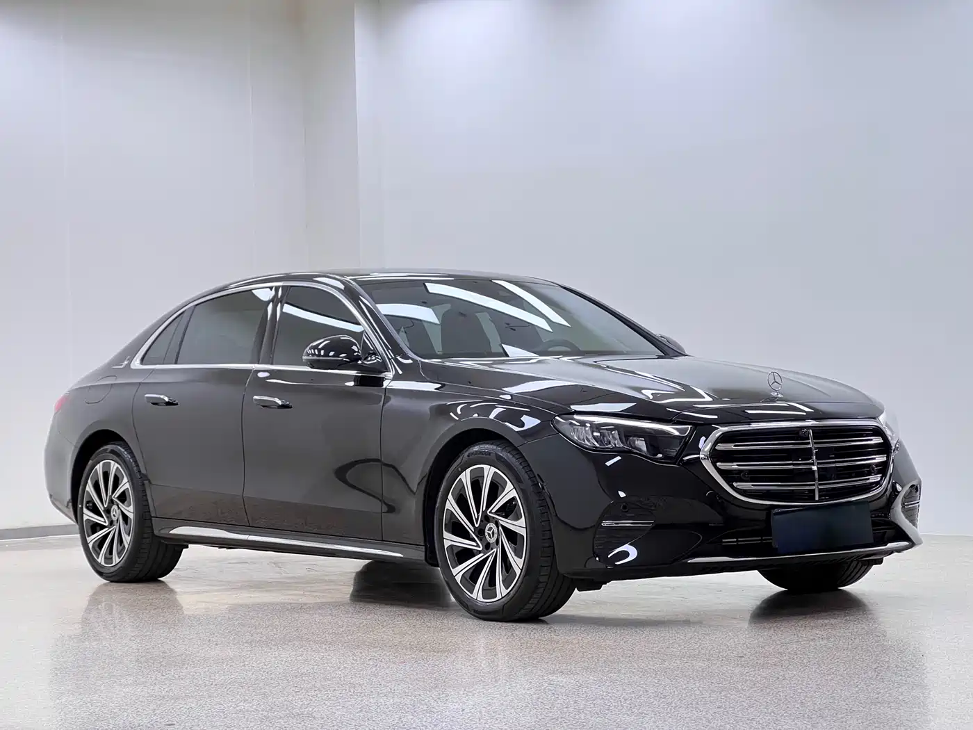 Mercedes-Benz E-Class 2025 E 300 L Fashion