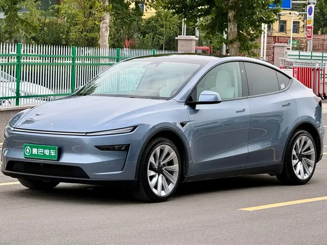 Tesla Model Y 2025 Long Range All-Wheel Drive