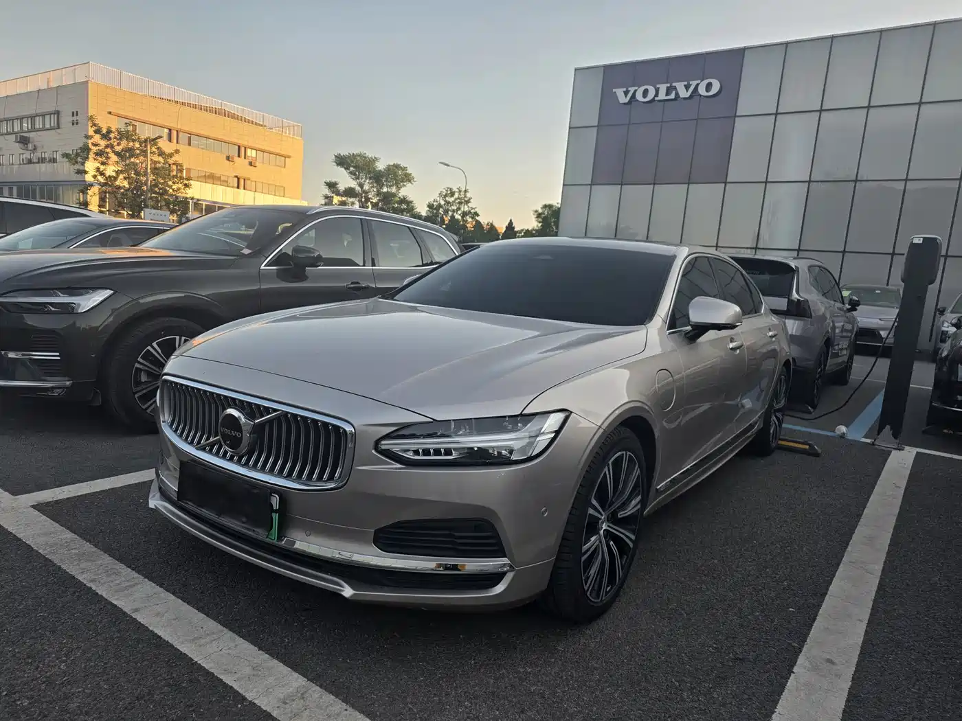 Volvo S90 Plug-in Hybrid 2023 T8 Plug-in Hybrid AWD Long Range Smart Elegance Luxury