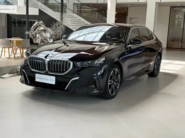 BMW 5 Series 2025 525Li M Sport Package