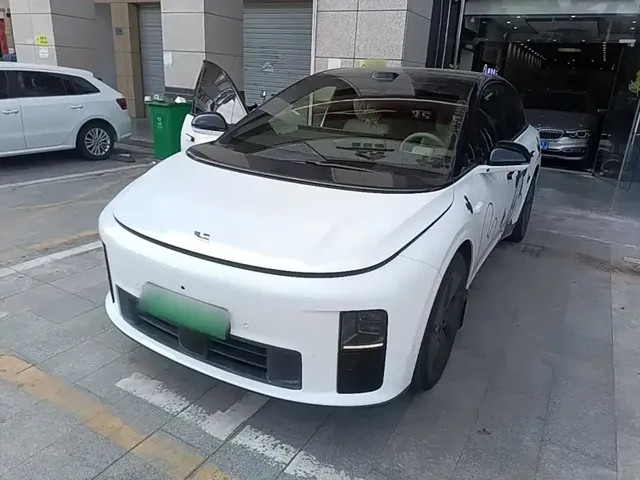 Li Auto i6 2025 2WD Base Model